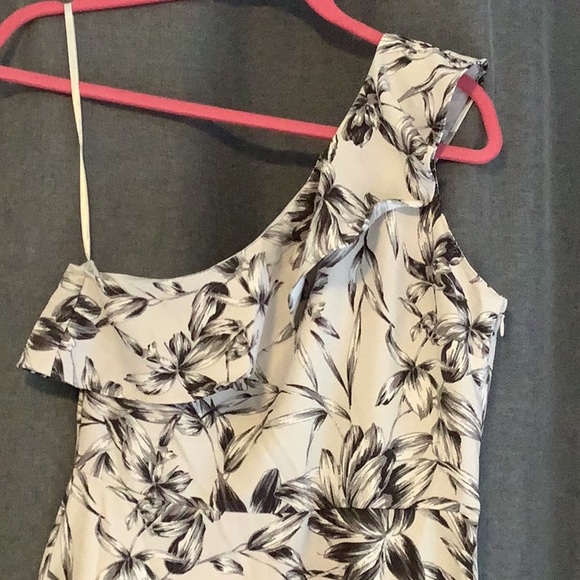 💥 Banana Republic one shoulder gray floral dress sz 2 - Picture 2 of 13